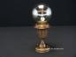 Preview: Jugendstil-Deckenlampenspot, Messing patiniert, originale E27-Messingfassung, becherförmige Kapsel als Blütenkelch, Glühlampe stellt die Blüte dar, Detail Globelampe klar