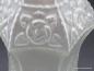 Preview: Jugendstil Lampenschirm gebraucht, satiniert grau, reliefiertes Blütenmotiv, D: 12cm H: 16cm , Griff-Rand 8cm Detail