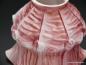 Preview: Jugendstil Lampenschirm gebraucht, weiß-rosa, mit reliefiertem Faltenwurf,  D: 15cm, H: 12cm, Griff-Rand 6cm Detail
