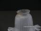 Preview: antiker Jugendstil Lampenschirm, satinierter Grund, reliefierte Oberfläche, Nostalgie Ersatzglas, D: ca.17cm, H: ca.12cm, Glashalter Griffrand 6cm, Detail Verfärbung Griffrand