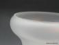 Preview: Art Deco Lampenschirm gebraucht, Glas satiniert grau, D: 17cm, H: 11cm, Griff-Rand: 6cm, Detail unterer Rand