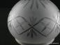 Preview: Jugendstil Lampenschirm, Kuppelschirm gebraucht, grau satiniert mit Schliff, final Strahlen, umlaufend Rautenband, D: ca. 21cm, H: ca. 16cm, antikes Ersatzglas, Griffrand 16cm, Detail Schliffdekor