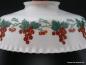 Preview: Jugendstil Lampenschirm gebraucht, Glas opal weiß mit Früchtedekor Johannisbeeren, sanft gewellter Rand, D: 23cm, H: 8cm, Griff-Rand 8cm Detail Dekor