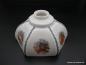 Preview: Jugendstil Lampenschirm gebraucht, Glas weiß mit romantischem Blumendekor, verzierte gekniffene Kanten, Ersatzglas D: 23cm, H: 12cm, Griffrand 6cm