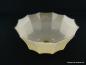 Preview: Jugendstil Lampenschirm gebraucht, Glas elfenbeinfarben, gerade Schulter, gekniffene zum Rand hin geweitete Wandung, Klarglasfadenrand, Nostalgie Ersatzschirm D: ca.26cm, H: ca.11cm, Glashalter Griffrand 6cm, von unten