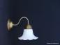 Preview: Schlichte Jugendstil Wandlampe aus Messing hell patiniert mit weißem Blütenschirm 1xE27/60W nach unten