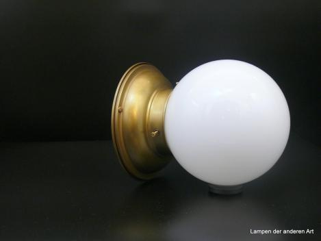 Schlichte Messing Jugendstil Deckenlampe mit weißem Kugelschirm Griff-Rand 8cm 1xE27/40W liegend
