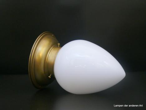 Kleine Jugenstil Deckenleuchte aus goldbraunem Messing mit Zapfenschirm in weiß Griffrand 8cm 1xE27/40W liegend