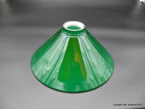Jugendstil Lampenschirm, hochwertiges Überfangglas, innen weiß, außen grün, Kegelform, H: 12cm, D: 25cm, Griff-Rand: 6 cm
