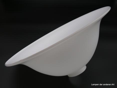 Jugendstil Lampenschirm, Glas mundgeblasen in Überfangtechnik, opal satiniert, ausgestellter Rand, Ersatzschirm, H: 11cm, D: 30cm, Griff-Rand: 6 cm liegend