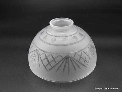 Jugendstil Lampenschirm, Halbkugel, Klarglas satiniert, am Schirmhals schmale Bordüre mit Punkten zwischen zwei Ringlinien im Kristallschliff, geschliffene Fächer und Rauten in der unteren Wandungszone, Ersatzglas H: 11cm, D: 18cm, Griffrand 6cm