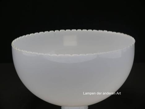 2. Wahl Jugendstil Lampenschirm gezahnt, Zahnung am Rand unterschiedlich, opal weiß, Nostalgie Ersatzglas, D: ca. 24cm, H: ca.11cm, Glashalter Griffrand 6cm, von unten
