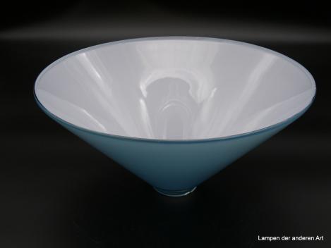 Jugendstil Lampenschirm, Kegelform, Glas, innen weiß und graublau überfangen, D: 30cm, H: 14cm, Nostalgie Ersatzglas, Glashalter Griffrand 6cm, von innen weiß