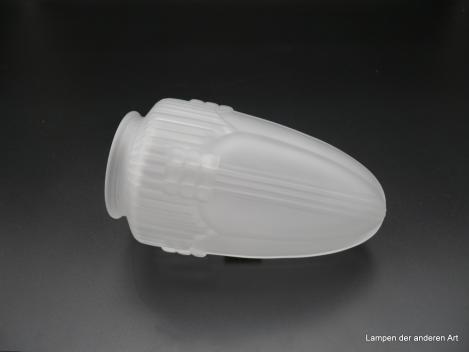 Jugendstil Lampenschirm historisch nachempfunden, Glas grau satiniert, reliefierte Verzierungen, vier von einem umlaufenden Podest aufstrebende Säulen vereinen sich in der Spitze des zapfenförmigen Ersatzglases H: 18cm,D: 10cm, Griffrand 8cm, liegend