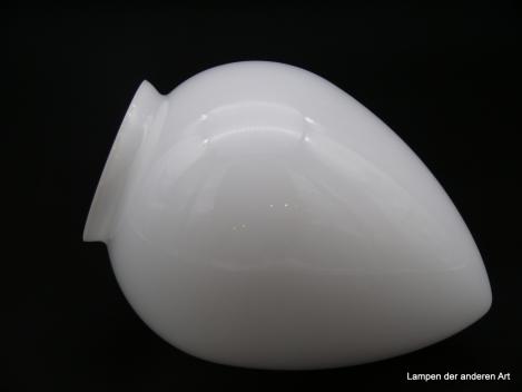 Jugendstil Lampenschirm, spitzovaler Körper mit glatter Wandung, opal weißes Überfangglas, mundgeblasen, D: 14cm, H: 17cm, Nostalgie Ersatzglas Glashalter Griffrand 8cm