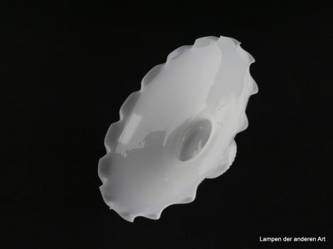 Jugendstil Lampenschirm gebraucht, gemarkt ZEHITH in zwei versetzt übereinandergelegten sechszackigen Sternen, opal weiß, gezahnter Rand, Ersatzschirm für Gaslampen, D: ca.17,5cm, H: ca.7,0cm, gestufter Hals, von unten