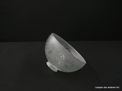 Jugendstil Lampenschirm gebraucht, Glas grau satiniert, bauchiger Körper, mit vielen geschliffenen geometrischen Formen verzierte Wandung, Ersatzschirm D: 18cm, H: 11cm, Griffrand 6cm liegend