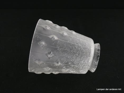Art Deco Lampenschirm gebraucht, krakeliertes Glas, satiniert, Zylinder leicht konisch geweitet, untere Wandungszone mit rhombenförmigen Erhebungen verziert, Nostalgie Ersatzglas für alte Lampen D: 10,5cm, H: 12,5cm, Glashalterand Griffrand 6cm, liegend