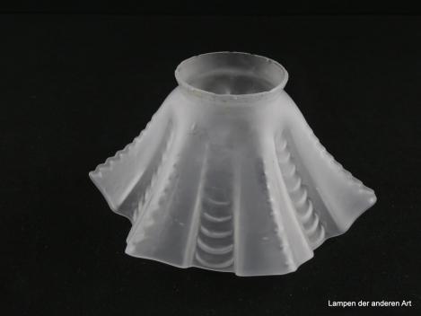 Jugendstil Lampenschirm gebraucht, satiniertes Glas, senkrecht Noppen auf dem erhabenen Faltenbruch, in den Furchen waagerecht verlaufende Wellen, Nostalgie Ersatzglas für alte Lampen D: 16,5cm, H: 8,5cm