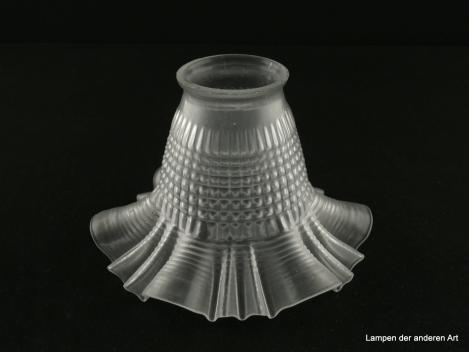 Jugendstil Lampenschirm gebraucht, Glas grau satiniert, steil abfallende Schulter, reliefiert, in kleine und größere Falten gelegter ausgestellter Rillenrand, Nostalgie Ersatzglas für alte Lampen D: 15,5cm, H: 10,5cm, Glashalterand Griffrand 6cm