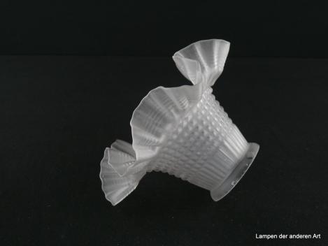 Jugendstil Lampenschirm gebraucht, Glas grau satiniert, geradlinig reliefiert, Geoformen, gekanteter Faltenrand, Ersatzglas für alte Lampen, Glashalter 6cm, liegend