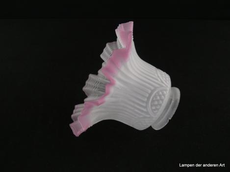 Jugendstil Lampenschirm gebraucht, Glas grau satiniert, schmale Schulter, anschließende Verzierung Halbbögen im Relief, unterer Rand umlaufend rosa, aber in unterschiedlicher Breite, Ersatzglas alt, D: 14,5cm, H: 9,5cm, Griff 6cm, liegend