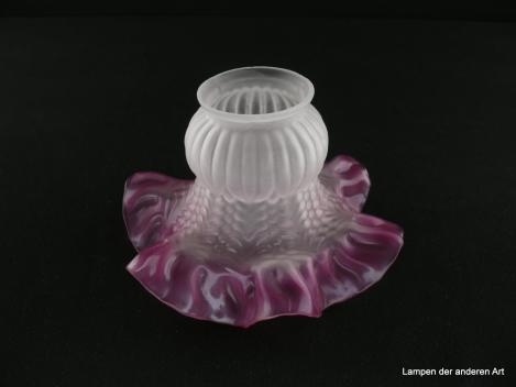 Jugendstil Lampenschirm gebraucht, Blütenschirm, Glas grau satiniert zum gekniffenen Rand rot-violett auslaufend, kugelförmiger oberer Schirmteil abgeschnürt und kegelförmig geweitet, Nostalgie Ersatzglas, D: 16cm, H: 10cm, Glashalterand 6cm