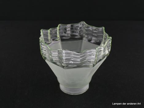 Jugendstil Lampenschirm gebraucht, Kegel glattes Glas eisglasartig geätzt, Farbe grünlich, durchsichtige Einfassung gestuft als Abschluss am unteren Rand, Nostalgie Ersatzglas für alte Lampen, D: 13cm, H: 11cm, Glashalterand Griffrand 6cm