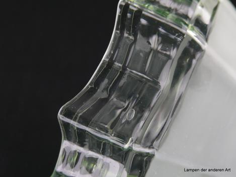 Jugendstil Lampenschirm gebraucht, Kegel glattes Glas eisglasartig geätzt, Farbe grünlich, durchsichtige Einfassung gestuft als Abschluss am unteren Rand, Nostalgie Ersatzglas, D: 13cm, H: 11cm, Griffrand 6cm, herstellungsbedingte Luftblasen