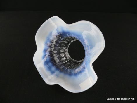 Jugendstil Lampenschirm gebraucht, Glas, gerader strukturierter Zylinder Klarglas durchsichtig, vierfach aufgebogene milchig weiße Umrahmung, Nostalgie Ersatzglas für alte Lampen, D: 15,5cm, H: 10cm, Glashalterand Griffrand 6cm, von unten