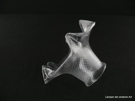 Jugendstil Lampenschirm gebraucht, Klarglas, Waffelmuster minimal erhaben, gewellter Rand glatt, fünffach gekniffen, Nostalgie Ersatzglas für alte Lampen, D: 15,5cm, H: 9cm, Glashalterand Griffrand 6cm, liegend