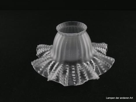 2-er Set Jugendstil Lampenschirm gebraucht, Glas grau satiniert, schwingender Faltensaum gesprenkelt, längsgeriefter Korpus, Nostalgie Ersatzglas für alte Lampen, D: ca. 17cm, H: ca. 9,5cm, Glashalter Griffrand 6cm, einzeln