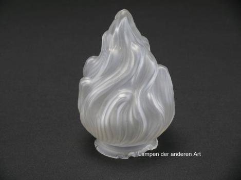 2-er Set Jugendstil Lampenschirm gebraucht, stumpf satiniertes Glas, stilisierte lodernde Flamme, Nostalgie Ersatzglas D: ca.8cm, H: ca.12cm, Griffrand Glashalter 6cm, Beschädigungen am Griffrand, einzeln stehend