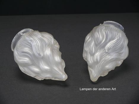 2-er Set Jugendstil Lampenschirm gebraucht, stumpf satiniertes Glas, stilisierte lodernde Flamme, Nostalgie Ersatzglas D: ca.8cm, H: ca.12cm, Griffrand Glashalter 6cm, Beschädigungen am Griffrand