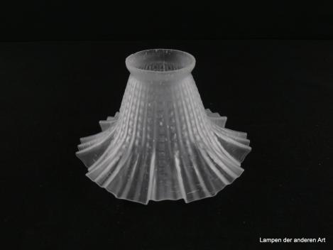 2-er Set Jugendstil Lampenschirm gebraucht, Glas grau satiniert, längs eingearbeitete Perlstabrippen, in eben der Breite übergehend in den gekniffenen aufgezogenen Rand, Nostalgie Ersatzglas für alte Lampen, Griffrand 6cm, einzeln