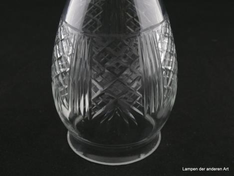 Jugendstil Lampenschirm gebraucht, 3-er Set, Klarglas, in der Form eines kegelförmigen, spitz zulaufenden und symmetrischen Zapfens gestaltet, verleiht mit seinen geschliffenen Ornamenten jedem Raum eine elegante Note, Griff 8cm, Detail Schliff