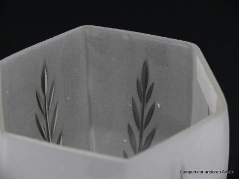 2-er Set Jugendstil Lampenschirm gebraucht, zylindrisches Glas grau satiniert, je ein geschliffener Zweig auf den durch vertikale Kniffe sechsfach unterteilten Wandung, Nostalgie Ersatzglas, D: ca.10cm, H: ca. 13cm, Griff 6cm, kleiner Chip am Rand