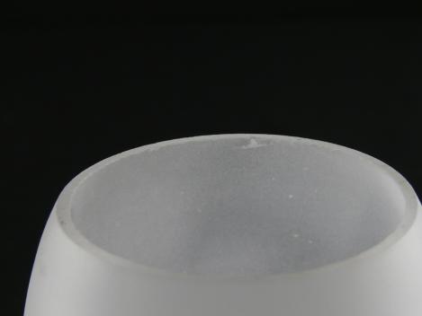 Jugendstil Lampenschirm gebraucht, Glas grau satiniert, Olivenform, glatte Wandung, ein kleiner Chip am unteren Rand, Nostalgie Ersatzschirm D: 10cm, H: 13cm, Glashalter Griffrand 6cm