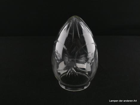3-er Set Jugendstil Lampenschirm gebraucht, Glas klar geschliffen, spitzovale Form, Strahlenschliff von der Spitze ausgehend, mittlere Wandungszone vierfacher Rapport einer Blüte in einem Rahmen, Nostalgieglas D: 10cm, H: 16cm, Griffrand 8cm, stehend