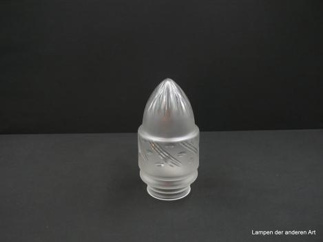 3 gleiche alte Zapfenschirme aus dem Jugendstil grau-satiniert mit Schliffmuster, Kerbschliff und Olivenschliff im zylindrischen Oberteil, unterer Teil Kerbschliff zur Spitze zulaufend, gebraucht, Griffrand 8cm, D=10cm, H=20cm einzeln