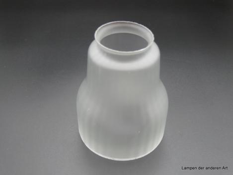 Jugendstil Lampenschirm gebraucht, Glas satiniert grau,  zylindrischer Körper, ab Wandungsmitte geweiteter Zylinder, außen glatte Wandung, innen senkrecht reliefiert, Nostalgie Ersatzglas D: 10cm, H: 12cm, Griffrand 6cm