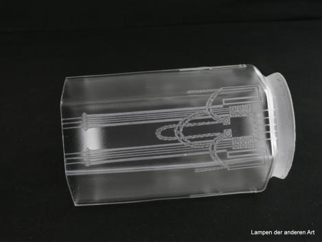 Jugendstil Lampenschirm gebraucht, Glas grau satiniert, sechsfach gekantete Wandung, satinierter Grund, Ätzdekor Lorbeergirlanden an Säulenportal, Nostalgie Ersatzglas für alte Lampen, D: ca.10cm, H: ca. 15cm, Glashalter Griffrand 8cm, Ätzdekor