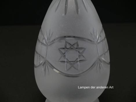 Jugendstil Lampenschirm gebraucht, im 3-er Set, Klarglas satiniert, Zapfenform, Wandungsmitte umlaufendes Schmuckband mit geschliffenen Ornamenten, Oktagrame und Quadrate im Wechsel, final Sternschliff, Detail Oktagram