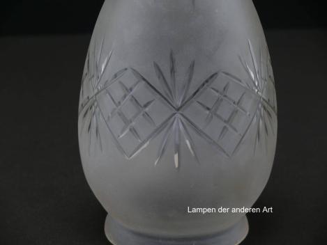 Preview: Jugendstil Lampenschirm gebraucht, im 3-er Set, Klarglas satiniert, Zapfenform, Wandungsmitte umlaufendes Schmuckband mit geschliffenen Kreuzen, final Sternschliff, Detail Dekorschliffband