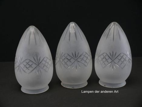 Jugendstil Lampenschirm gebraucht, im 3-er Set, Klarglas satiniert, Zapfenform, Wandungsmitte umlaufendes Schmuckband mit geschliffenen Kreuzen, final Sternschliff