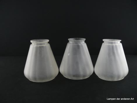 Jugendstil Lampenschirm gebraucht, satiniertes Glas, leichte Längsstruktur  Nostalgie Ersatzschirm D: 11,5cm, H: 12cm, Glashalter Griffrand 6cm, 3-er Set