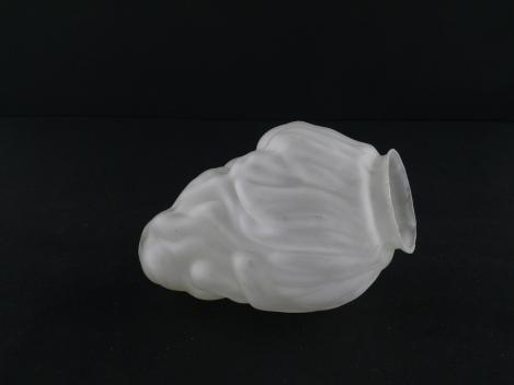 Jugendstil Lampenschirm gebraucht, Glas grau satiniert, stilisierte lodernde Flamme, Nostalgie Ersatzschirm D: 11cm, H: 15cm, Glashalter Griffrand 6cm, liegend