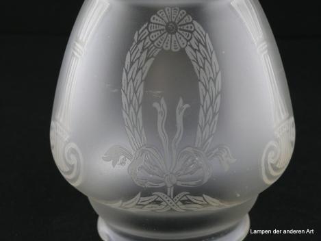 Jugendstil Lampenschirm gebraucht, Klarglas satiniert, Zapfenform einmal gestuft, Dekor zeittypische geätzte Motive in zweifachem Rapport, Nostalgieglas, Ersatzschirm, D: 11cm, H: 16cm, Glashalter Griffrand 8cm, Detail Ätzdekor