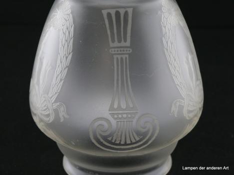 Jugendstil Lampenschirm gebraucht, Klarglas satiniert, Zapfenform einmal gestuft, Dekor zeittypische geätzte Motive in zweifachem Rapport, Nostalgieglas, Ersatzschirm, D: 11cm, H: 16cm, Glashalter Griffrand 8cm, Detail Dekor Balluster