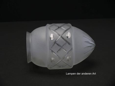 antikes Jugendstilglas grau satiniert, Zapfenform spitz zulaufend, mittig breites Band hervortretend Schliffmuster, Spitze im Unterteil Dekor Strahlenschliff, Griffrand 8cm, liegend